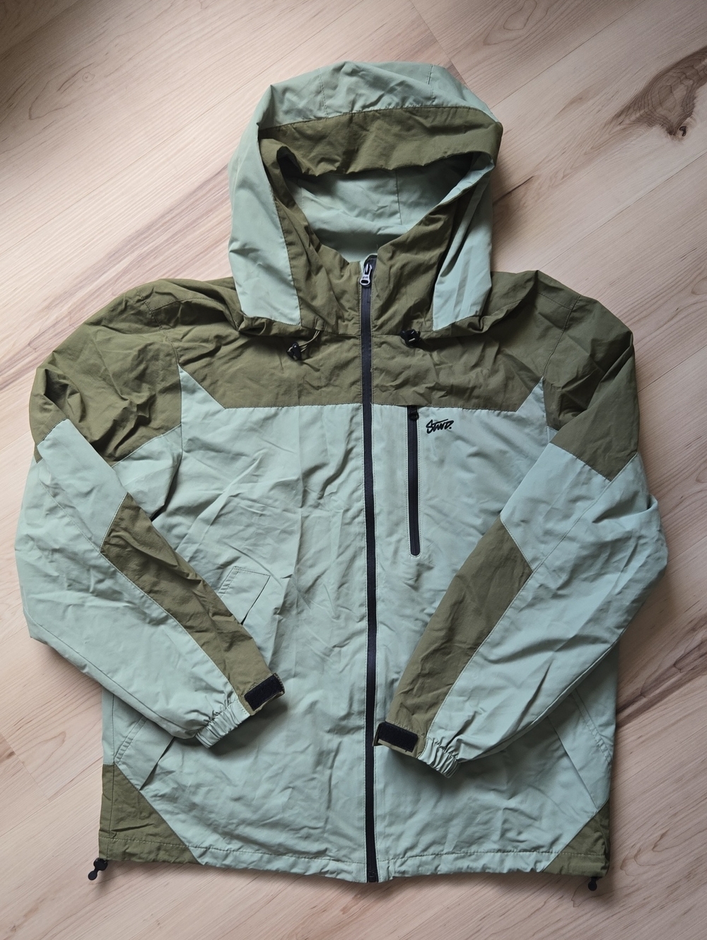 Pull&Bear STWD Color-Block Lightweight Hooded Raincoat/Windbreaker, Size M